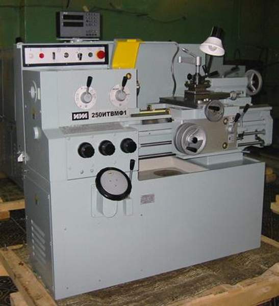 250ИТВМ Ф1 с УЦИ Станок токарно-винторезный