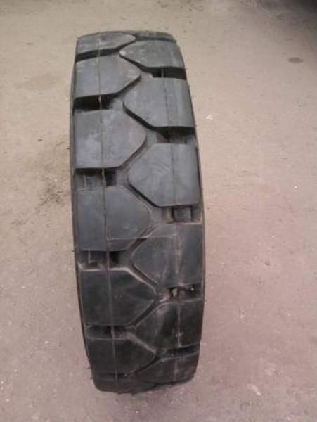 5. 00-8 Шина цельнолитая