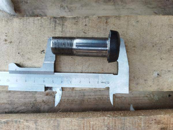 700-28-2098 болт ЧТЗ