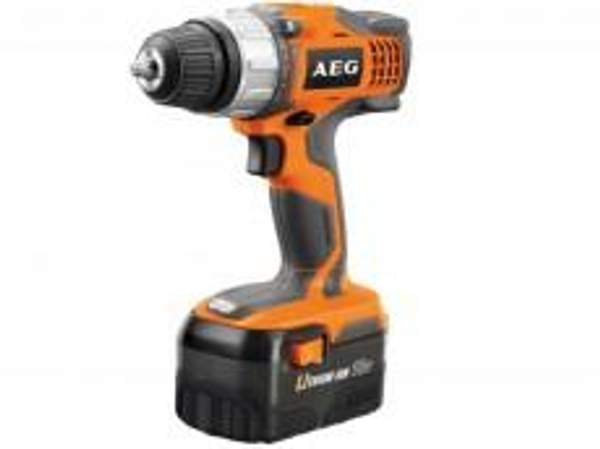 Аккумуляторная дрель (шуруповерт) AEG BS 18C Li-302C