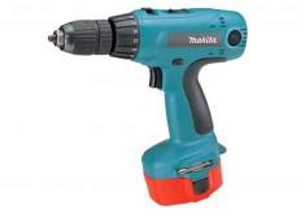 Аккумуляторная дрель (шуруповерт) Makita 6337DWAE