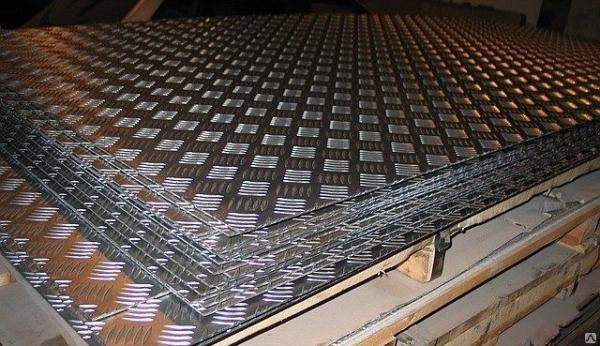 Алюминий листовой с рифлением (квинтет) толщиной 1,5мм. до 4мм.