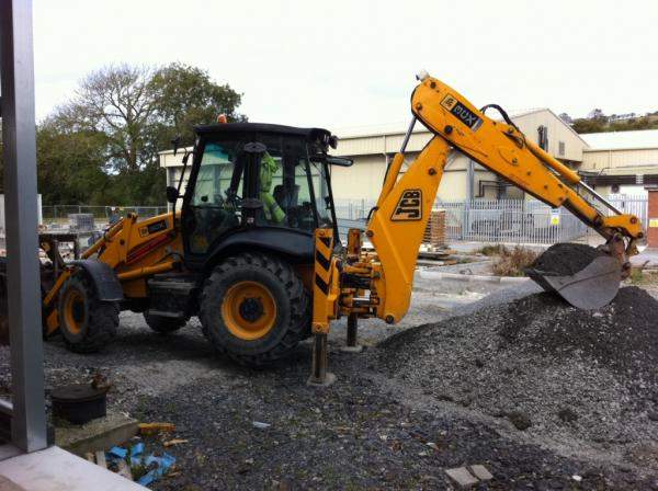 Аренда экскаватора-погрузчика JCB 3CX (гидромолот, щетка, ямобур, вилы)