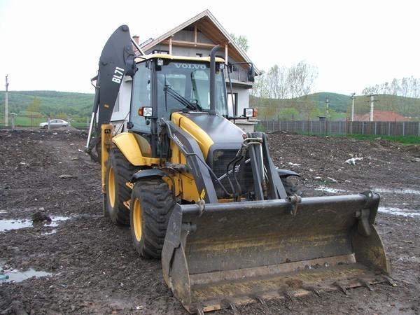 Аренда экскаватора-погрузчика Volvo BL 71 (гидромолот, щетка, ямобур, вилы)