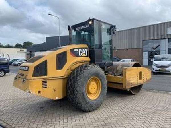 Аренда катка Caterpillar CS76 XT