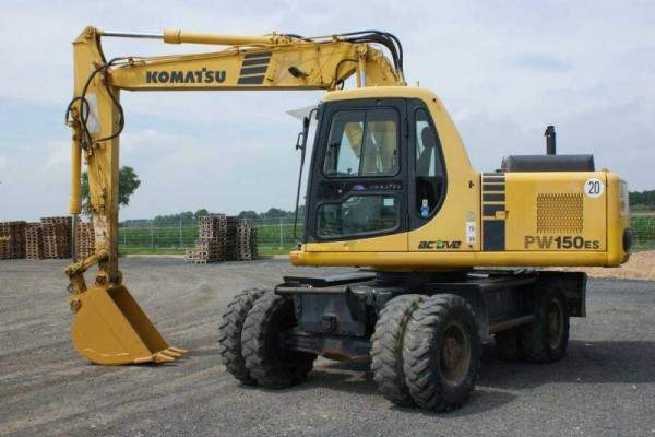 Аренда колесного экскаватора Komatsu и Case в СПб