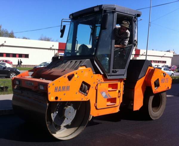 Аренда комбинированного асфальтового катка Hamm вес 7-8 тонн от собственника в СПб