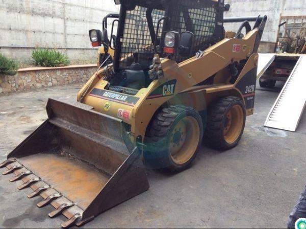 Аренда мини погрузчика Caterpillar 242B3