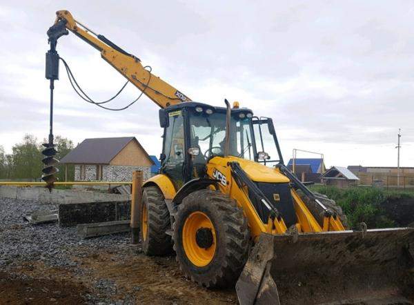 Аренда ямобура на базе погрузчика JCB