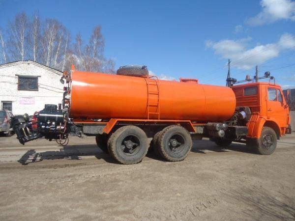 Автогудронатор АГ-6,0 куб. на шасси