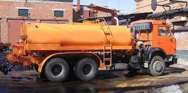 Автогудронатор АГ-9,0 куб. на шасси