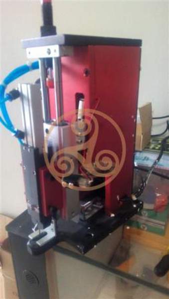 Автоматическая машина для прикрепления этикеток