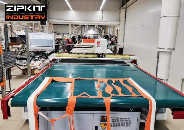 Автоматический конвейерный раскройный комплекс Investronica Topaz