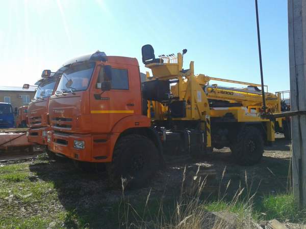 Автомобиль КАМАЗ-43502-3036-46 с бурильно-крановой машиной Soosan SCA5000 + бур 450мм. (верхнее управление)