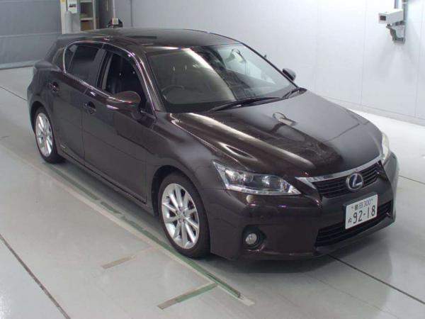 Автомобиль хэтчбек гибридный класса компакт-премиум LEXUS CT 200 H