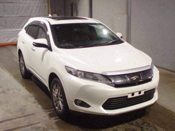 Автомобиль кроссовер TOYOTA HARRIER