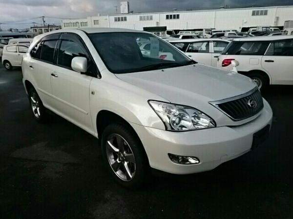 Автомобиль кроссовер TOYOTA HARRIER