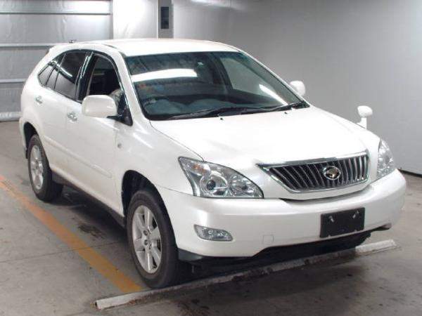 Автомобиль кроссовер TOYOTA HARRIER