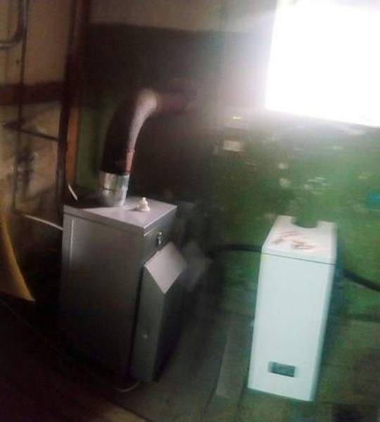 База склад 700 кв.м. 30 сот зем учаток. огороден 140 кв.м. гараж