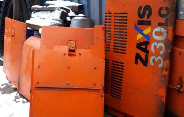 Боковые крышки дверцы на экскаватор Хитачи бу hitachi jcb разборка. Капот двигателя.