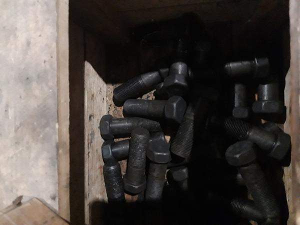 Болт 700-28-2379 М-27*2 (звездочка)