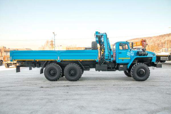 Бортовой автомобиль Урал 4320 (капотный) с КМУ ИМ-240