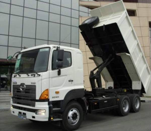 Бортовые грузовики Toyota HINO:серия 300, серия 500