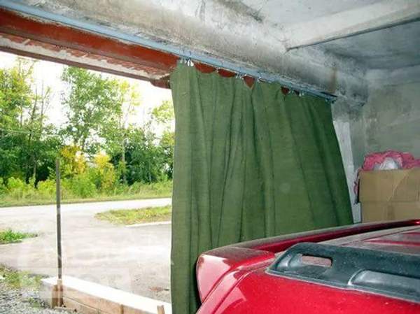 Брезентовые шторы в гараж