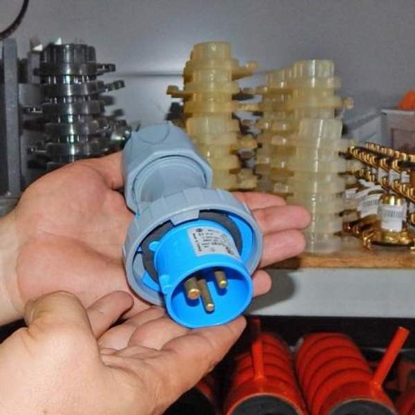 Coupling CeE 3x16A разъем внешний папа 3х16А