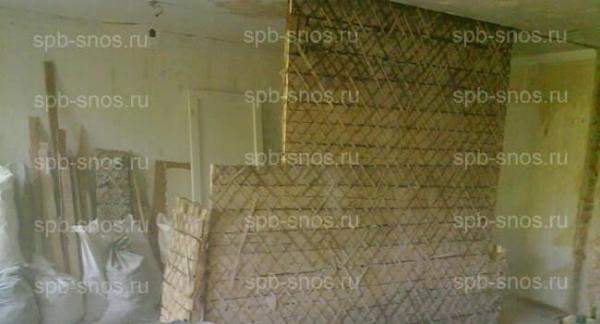 Демонтаж деревянной стены