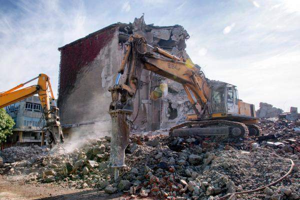 Демонтаж зданий и сооружний