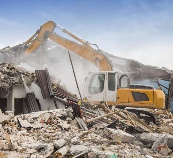 Демонтаж здания в Краснодаре с вывозом строительного мусора