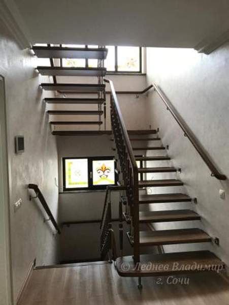 Деревянная больцевая лестница