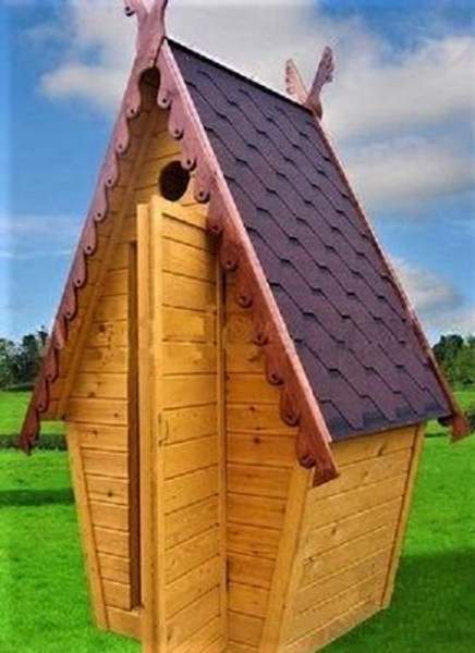 Деревянный туалет-теремок