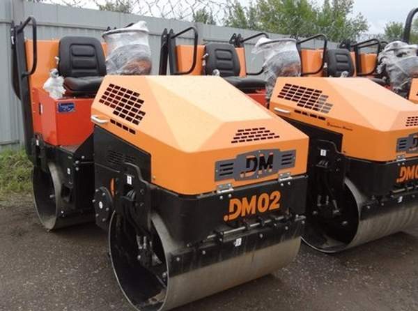 DM-02 каток тротуарный двухвальцовый самоходный