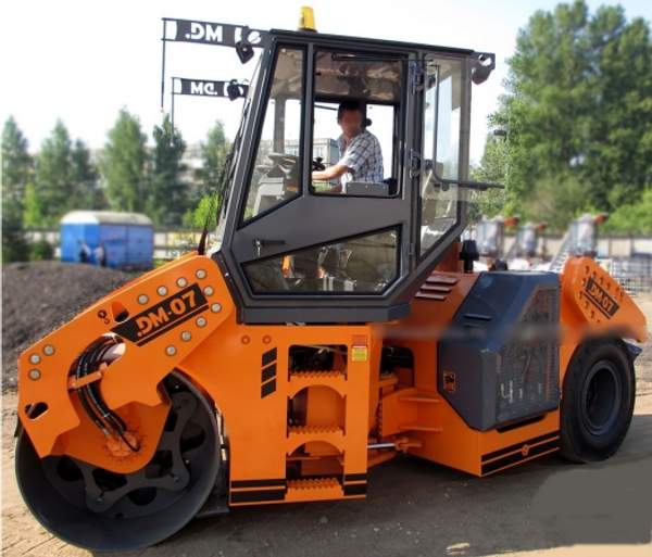 DM-07-vc Каток дорожный комбинированный двухвальцовый