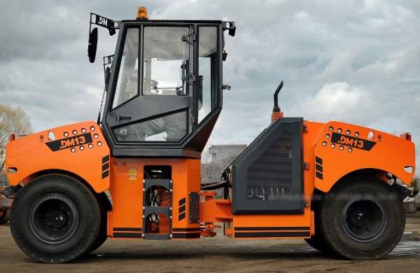 DM-13-SP Каток дорожный статический пневмошинный самоходный