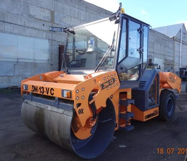 DM-13-VC Каток дорожный вибрационный двухвальцовый самоходный