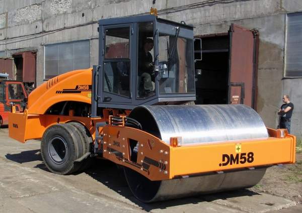 DM-58 Каток дорожный вибрационный комбинированный
