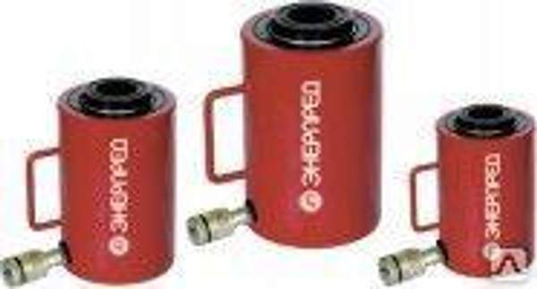 Домкрат с полым штоком