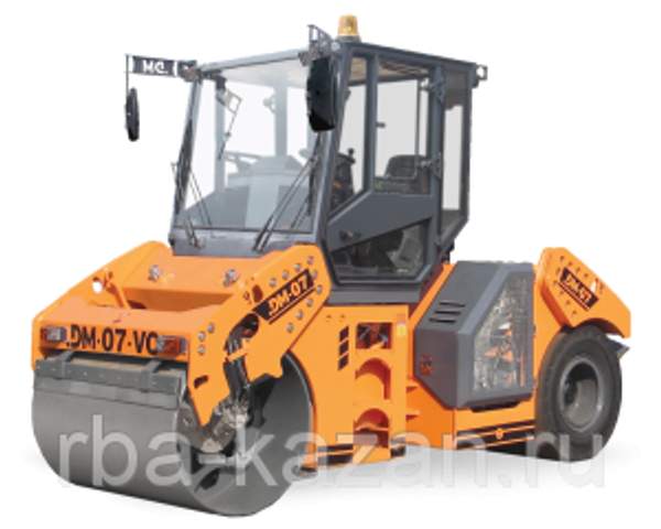 Дорожный комбинированный вибрационный самоходный каток DM-07-VC