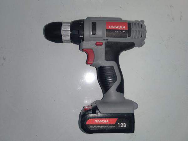 Дрель-шуруповерт аккумуляторная ПОБЕДА ДА-12/2 Ли(2,2 А/ч, 32 Нм, 2 скор,2акк.кейс)¶