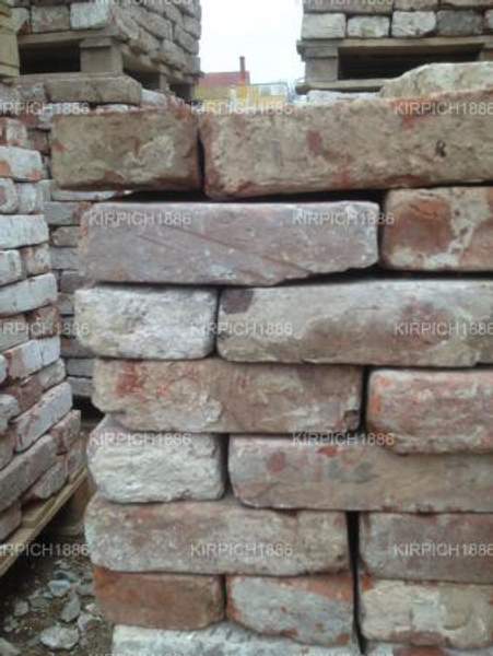 Древний исторический кирпич старого образца 19 века для реставрации