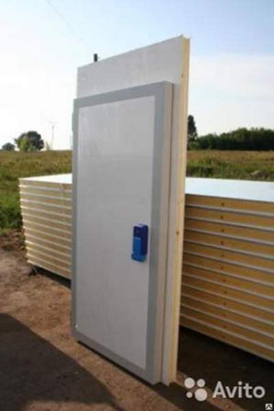 Дверь для холодильной камеры бу, ширина 850мм, высота 1950мм.