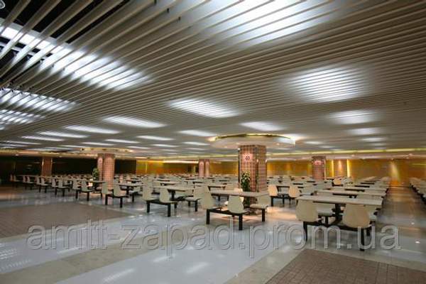 Экранный потолок (пластинообразный)