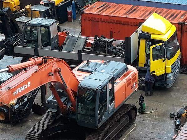 Экскаватор Хитачи Hitachi ZX330-3