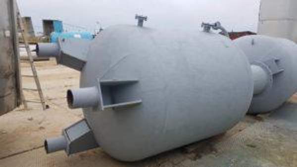 Емкость нержавеющая, объем — 3,5 куб.м., вертикальная