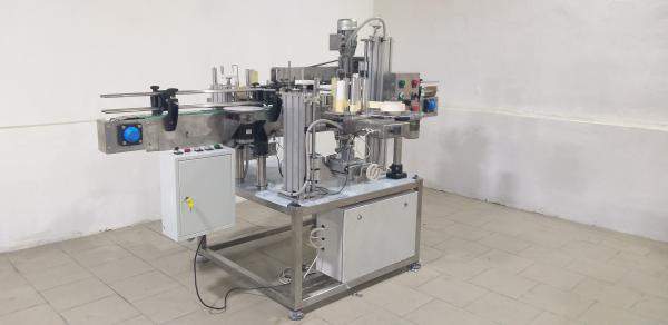 Этикетировочный автомат для наклеивания двух этикеток