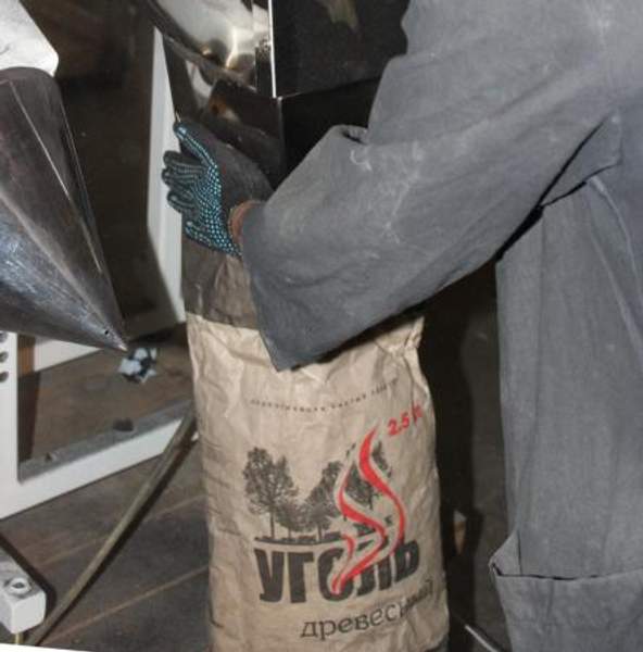 Фасовка древесного угля Оборудование для фасовки угля в бумажные пакеты мешки Линия фасовочная