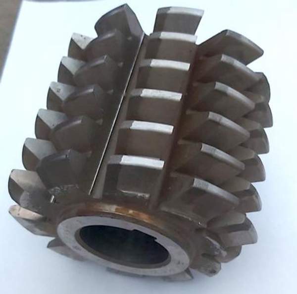 Фреза червячная М5, Р18; 20 гр, класс В, 2°57'; 110х40х100 мм, тип 2, ГОСТ 9324-80, СССР.